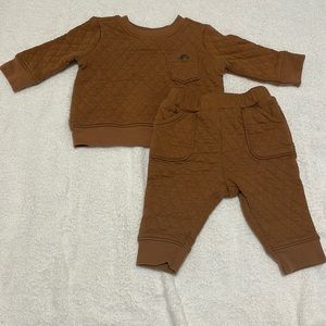 NEVER WORN. Old Navy quilted sweatshirt set 0-3M.